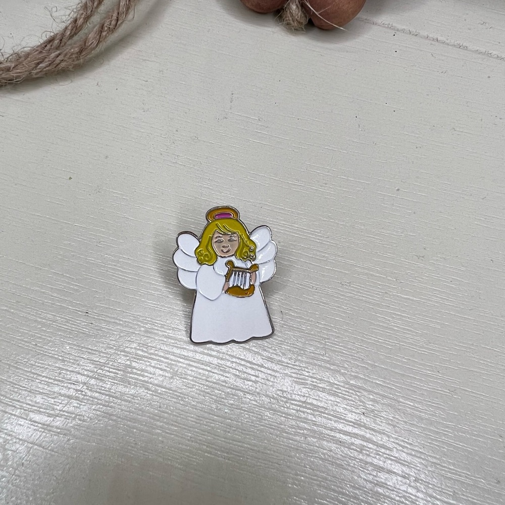 Brand New-Angel Pin - Picture 3 of 4